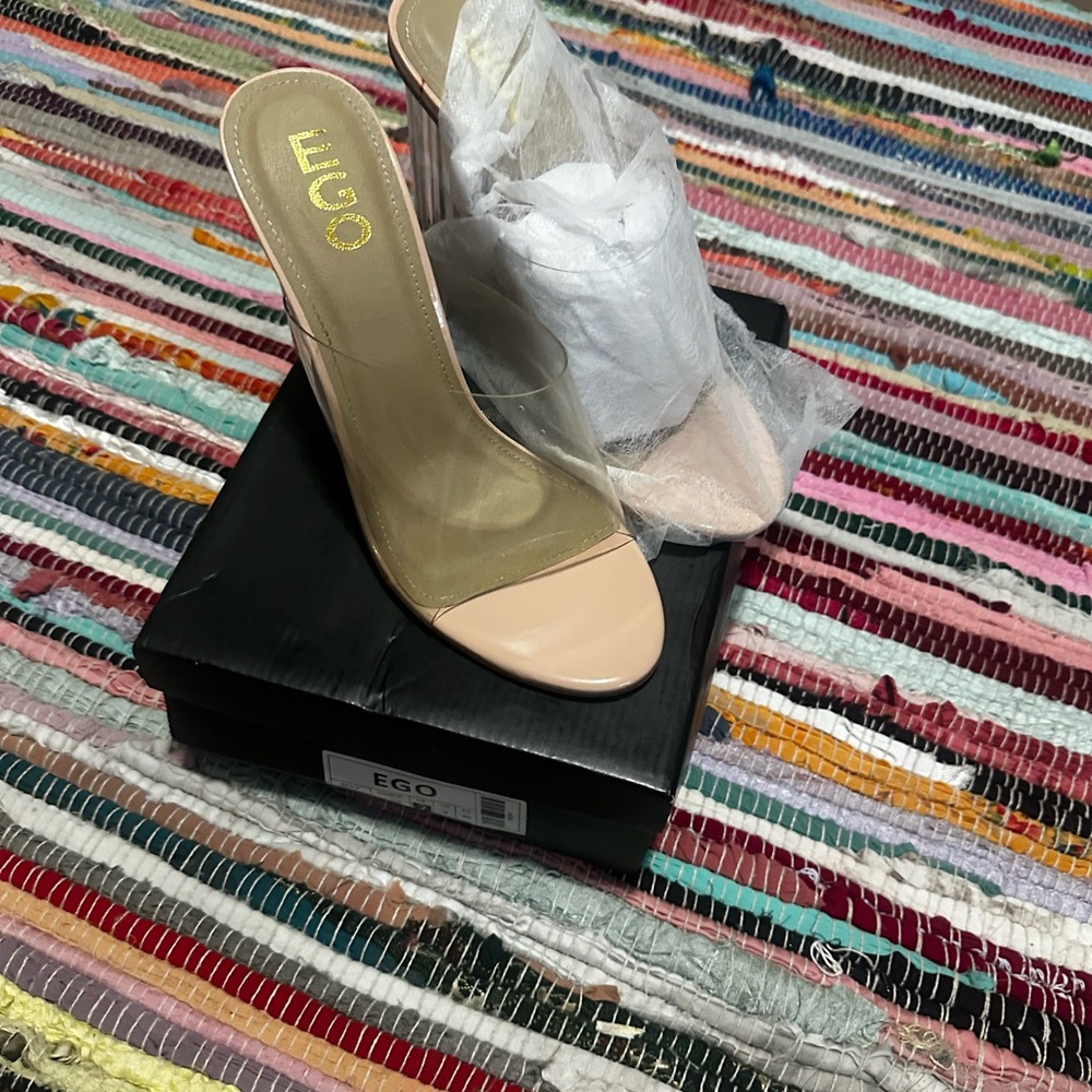 EGO Women's Beige and Gold Heels